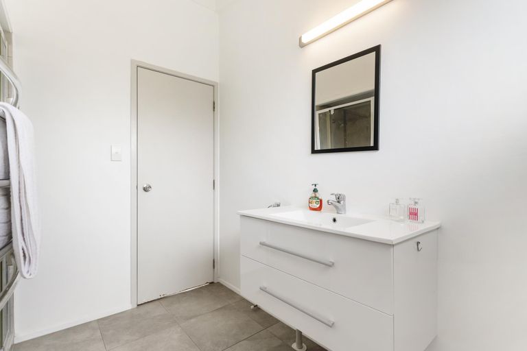 Photo of property in 2/29 Sealy Road, Torbay, Auckland, 0630