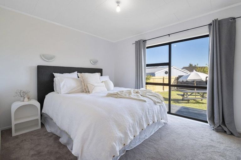Photo of property in 18 Suzanne Grove, Kelvin Grove, Palmerston North, 4414