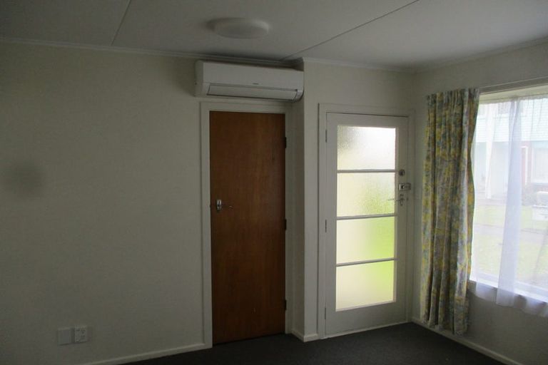 Photo of property in Montauge Flats, 46c Merton Street, Trentham, Upper Hutt, 5018