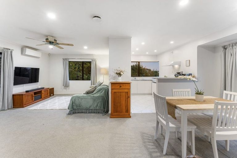 Photo of property in 2/18 Atlantis Place, Totara Vale, Auckland, 0629