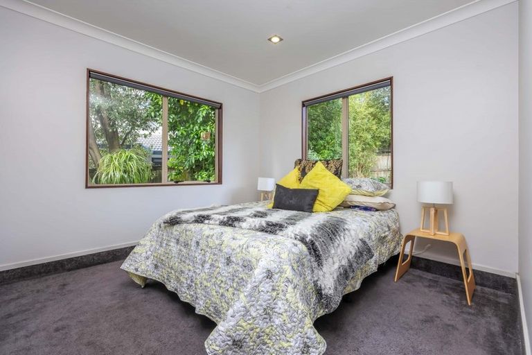 Photo of property in 15 Margaret Henry Crescent, Oteha, Auckland, 0632