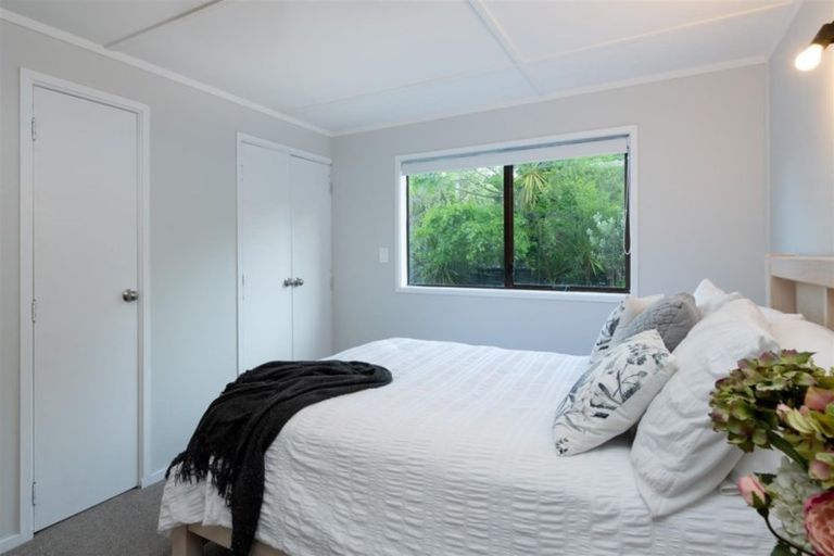 Photo of property in 8a Westbourne Road, Murrays Bay, Auckland, 0630