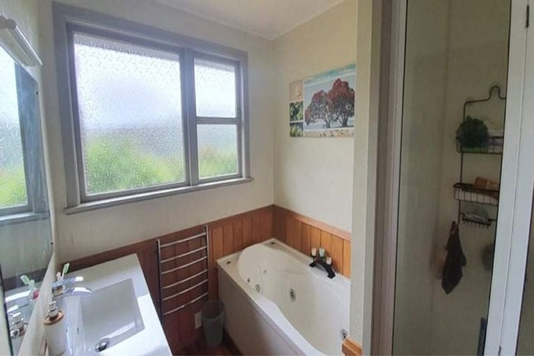 Photo of property in 17 Wattle Grove, Maungaraki, Lower Hutt, 5010