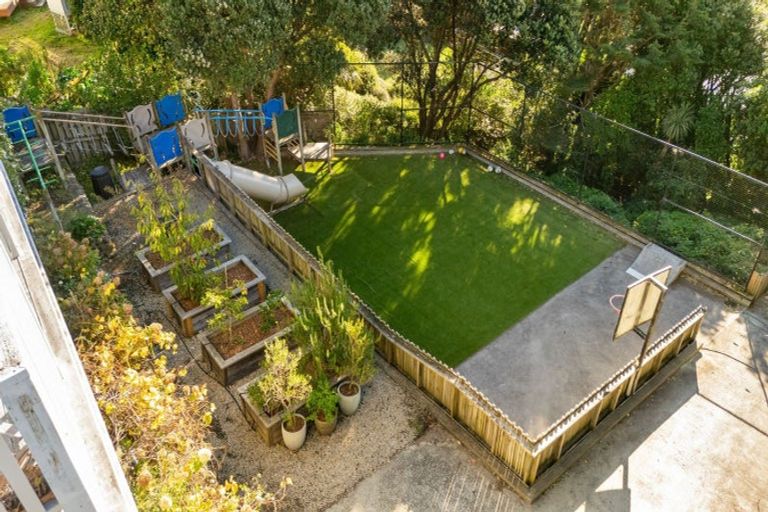 Photo of property in 147 Seatoun Heights Road, Miramar, Wellington, 6022