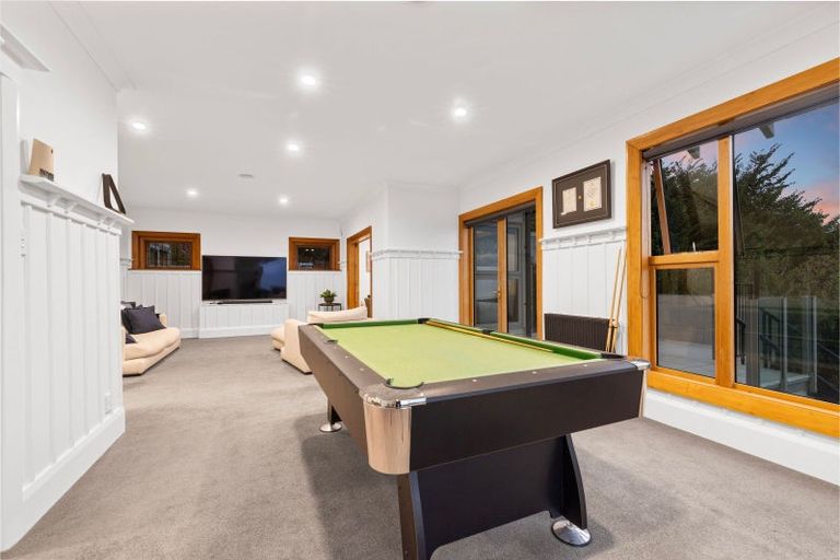 Photo of property in 109 Moncks Spur Road, Redcliffs, Christchurch, 8081