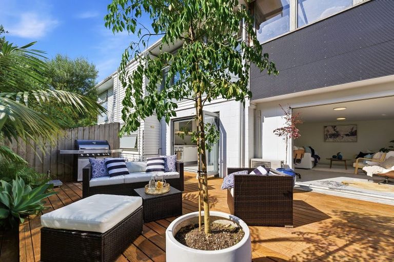 Photo of property in 1/149 Eskdale Road, Birkdale, Auckland, 0626