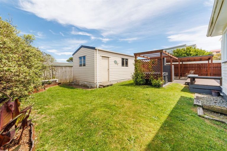 Photo of property in 18 Roore Street, Foxton Beach, Foxton, 4815