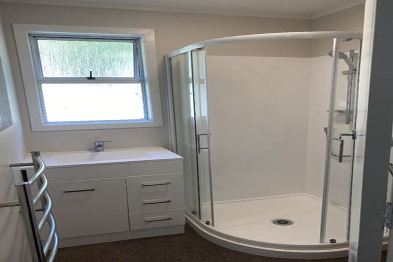 Photo of property in 34 Miles Crescent, Newlands, Wellington, 6037