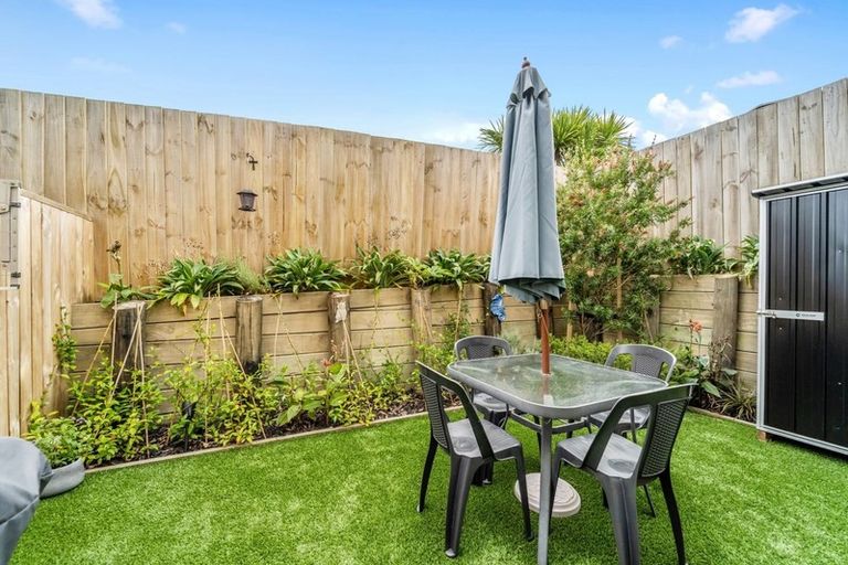 Photo of property in 9/102 Millbrook Road, Sunnyvale, Auckland, 0612