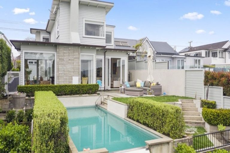 Photo of property in 48 Queen Street, Northcote Point, Auckland, 0627