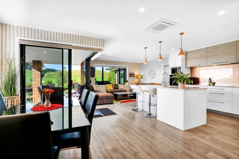 Photo of property in 18 Harkness Rice Way, Koru, New Plymouth, 4374