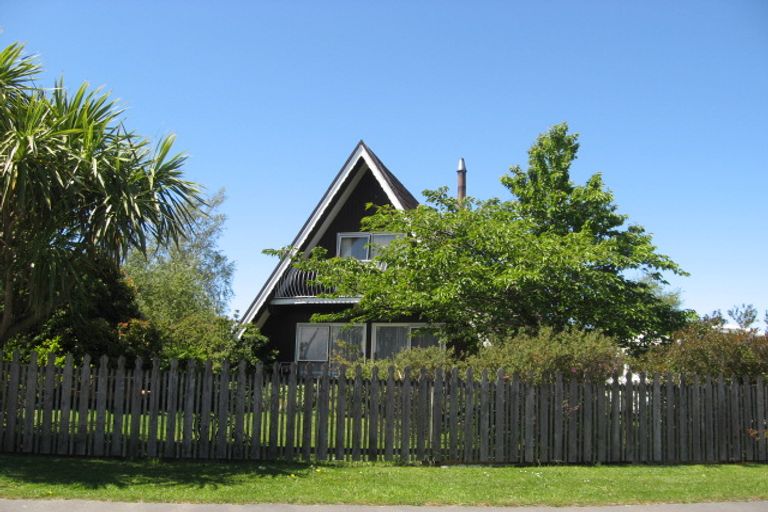 Photo of property in 16 Gibbs Drive, Woodend, 7610