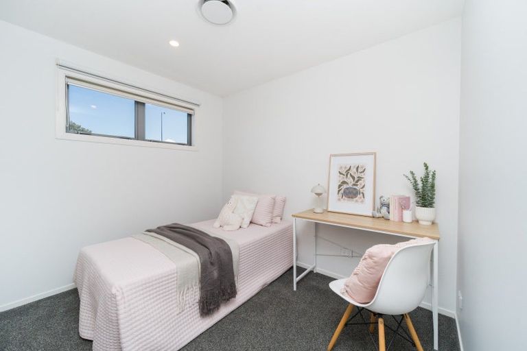 Photo of property in 2 Seddon Street, Takaro, Palmerston North, 4412