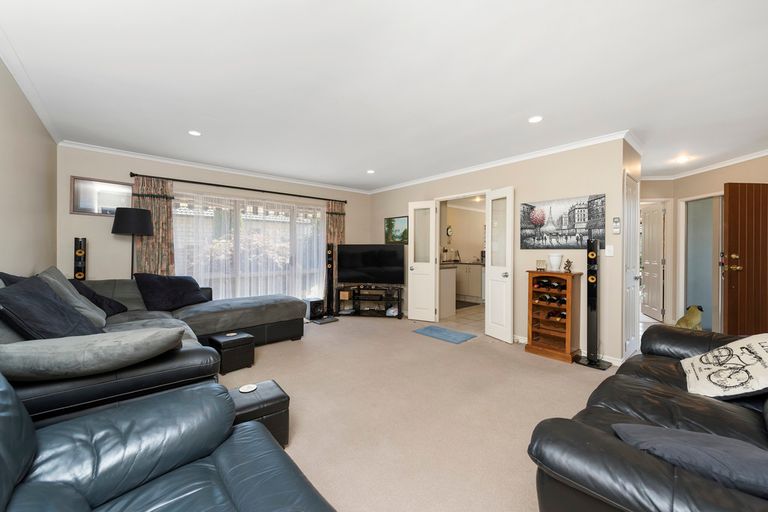 Photo of property in 18 Araroa Place, Papamoa Beach, Papamoa, 3118