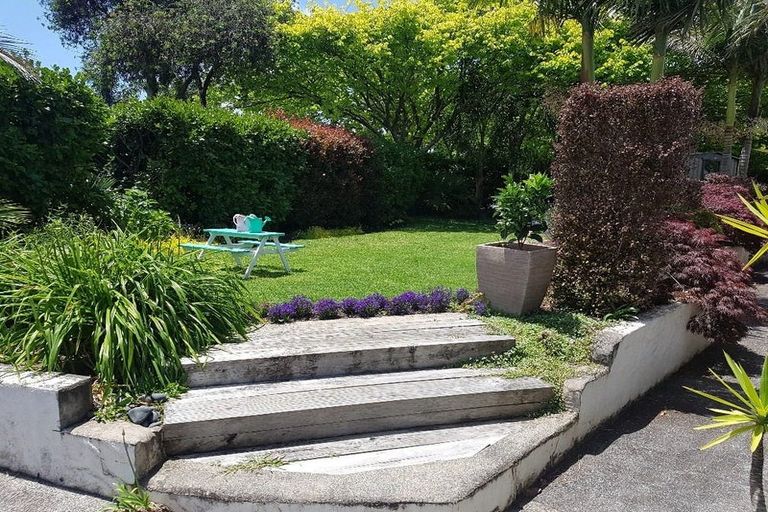 Photo of property in 8 Himalaya Drive, Half Moon Bay, Auckland, 2012