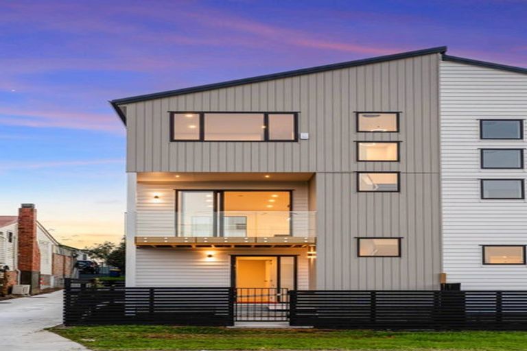 Photo of property in 3/16 Binsted Road, New Lynn, Auckland, 0600