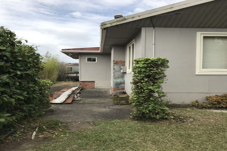 Photo of property in 11 Roberts Road, Te Atatu South, Auckland, 0610