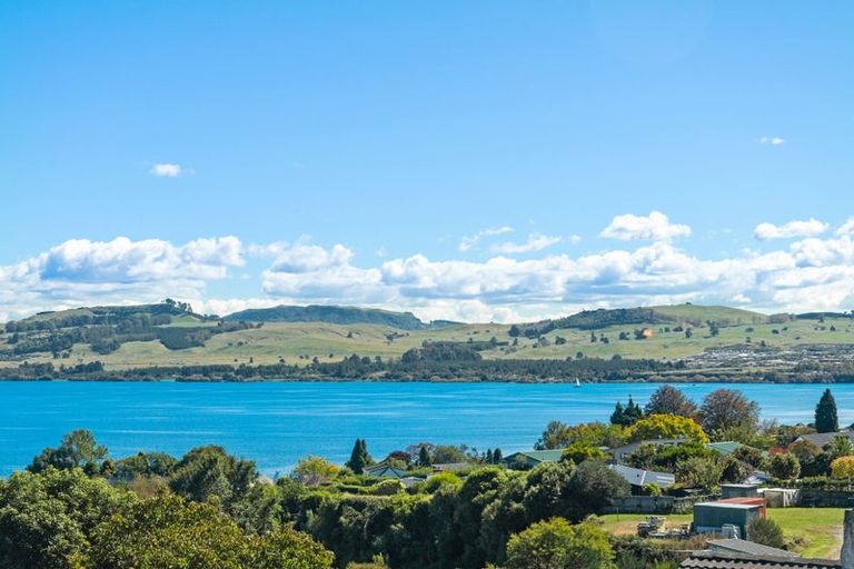 Photo of property in 58 Harvey Street, Waipahihi, Taupo, 3330