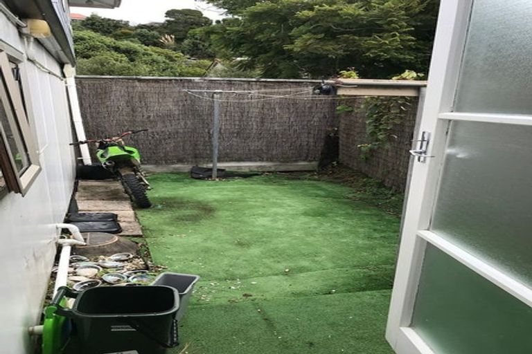 Photo of property in 47 The Esplanade, Eastern Beach, Auckland, 2012