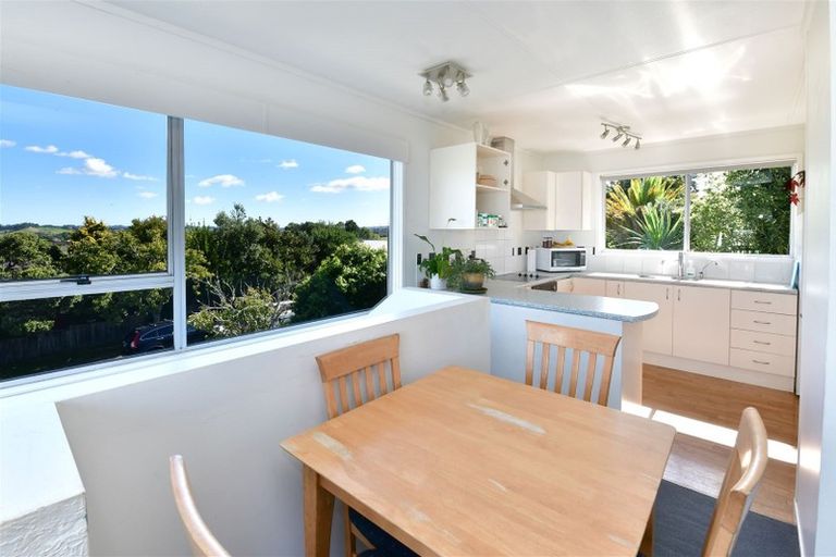 Photo of property in 10 John Road, Stanmore Bay, Whangaparaoa, 0932