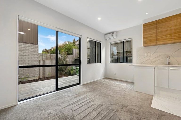 Photo of property in 140 Tiriwa Drive, Massey, Auckland, 0614