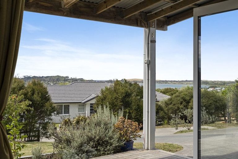 Photo of property in 8 Daphne Place, Mangawhai, 0505