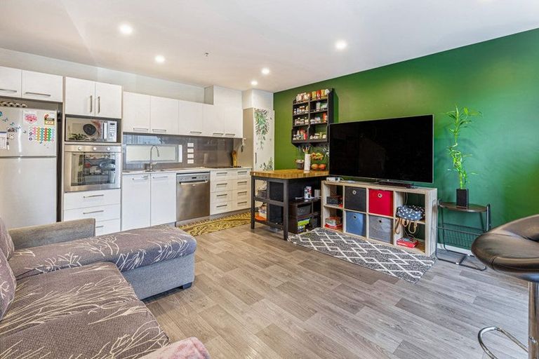 Photo of property in 2/160c Hobsonville Point Road, Hobsonville, Auckland, 0616