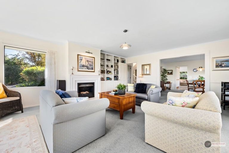 Photo of property in 94 Viewmont Drive, Harbour View, Lower Hutt, 5010