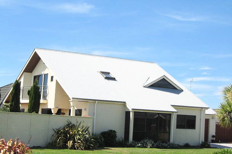 Photo of property in 42 Orlando Crescent, Waimairi Beach, Christchurch, 8083