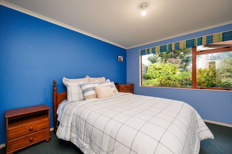 Photo of property in 25 Schnell Drive, Kelvin Grove, Palmerston North, 4414