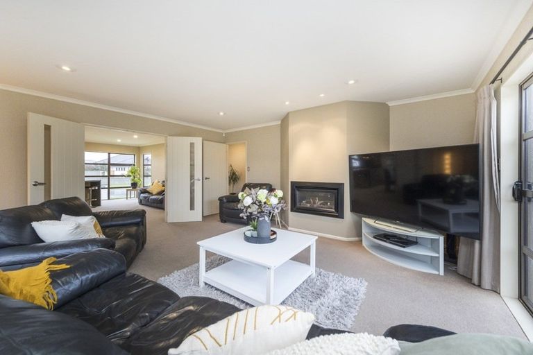 Photo of property in 6 Brooklyn Heights Drive, Kelvin Grove, Palmerston North, 4414