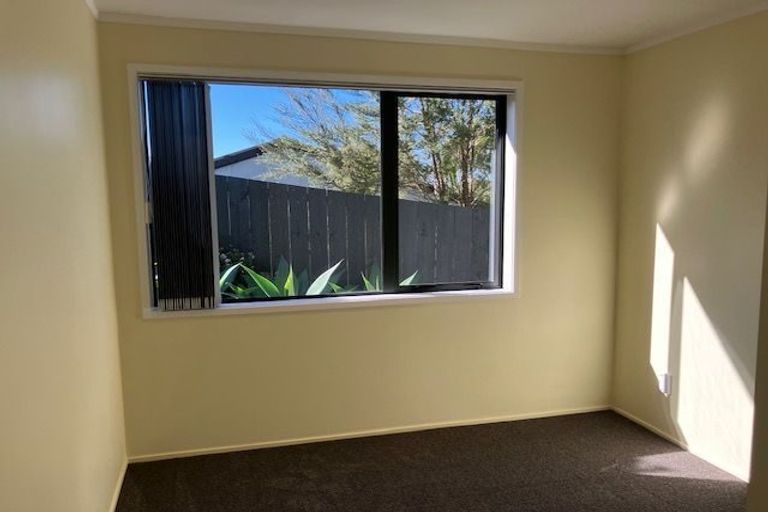 Photo of property in 43 Taioma Crescent, Te Atatu Peninsula, Auckland, 0610