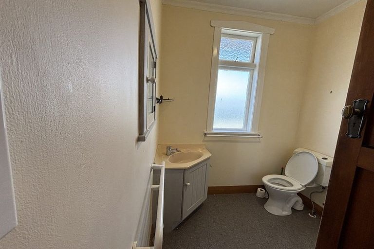 Photo of property in 30 Napier Street, Karaka Bays, Wellington, 6022