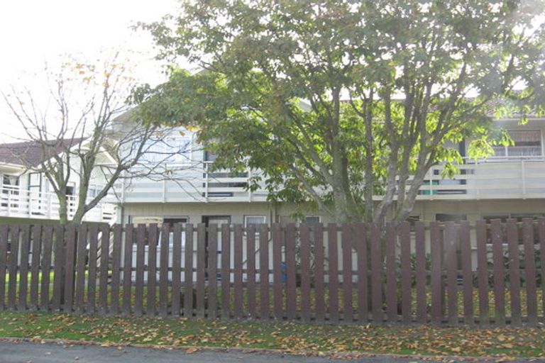 Photo of property in 1 Takaro Avenue, Sockburn, Christchurch, 8042