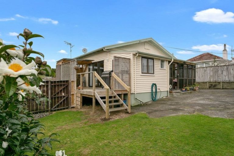 Photo of property in 8 Station Street, Tirau, 3410