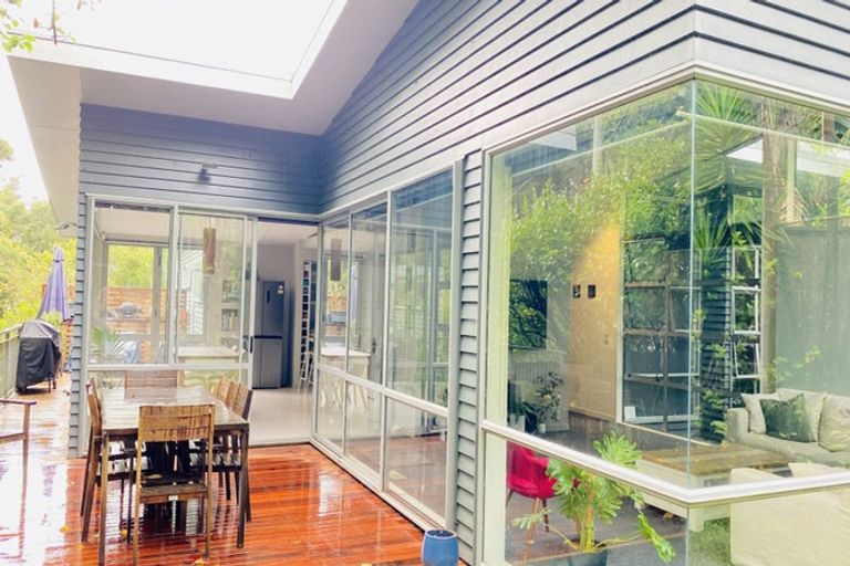 Photo of property in 20c Konini Road, Titirangi, Auckland, 0604