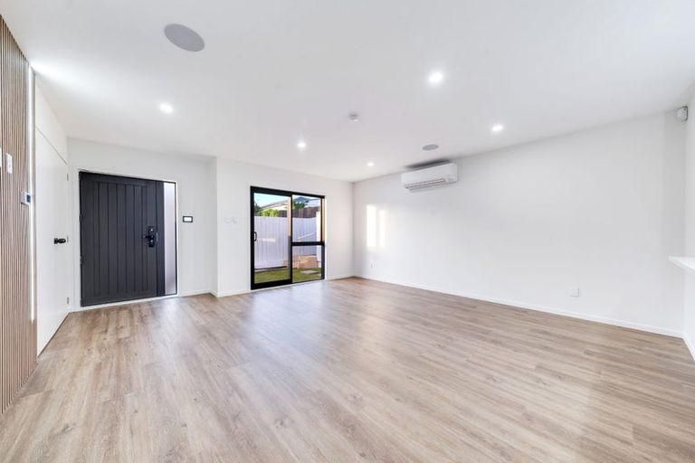 Photo of property in 7a Gambare Place, Wattle Downs, Auckland, 2103