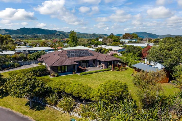 Photo of property in 1 Simpson Crescent, Raumati Beach, Paraparaumu, 5032