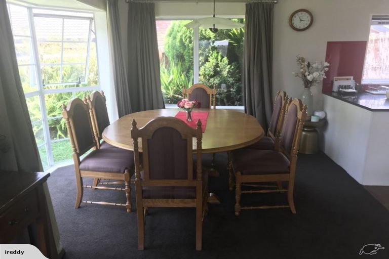 Photo of property in 24 Randwick Place, Randwick Park, Auckland, 2105