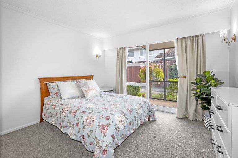 Photo of property in 2/292 Avonhead Road, Avonhead, Christchurch, 8042