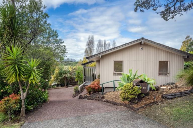 Photo of property in 42 Deuxberry Avenue, Northcote, Auckland, 0627