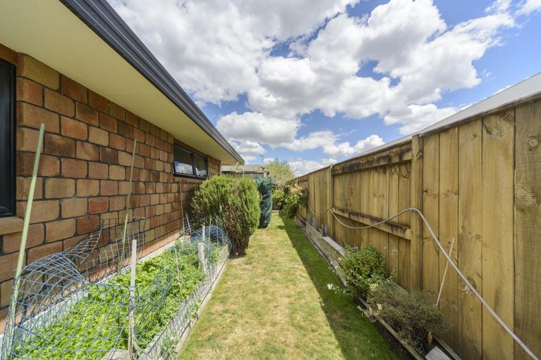 Photo of property in 17 Liberty Grove, Kelvin Grove, Palmerston North, 4414