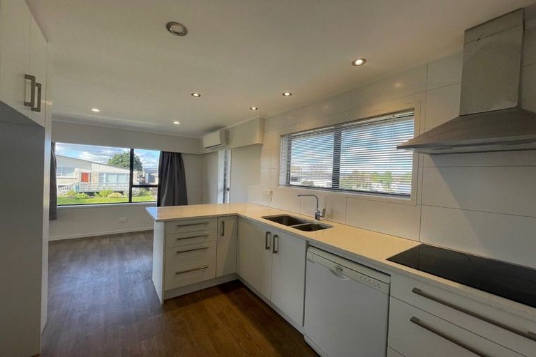 Photo of property in 5 Binda Place, Botany Downs, Auckland, 2010