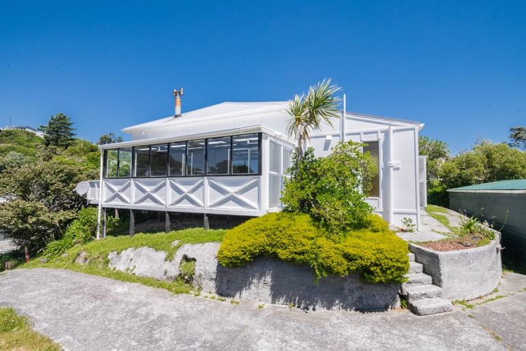 Photo of property in 10 Black Rock Road, Newlands, Wellington, 6037