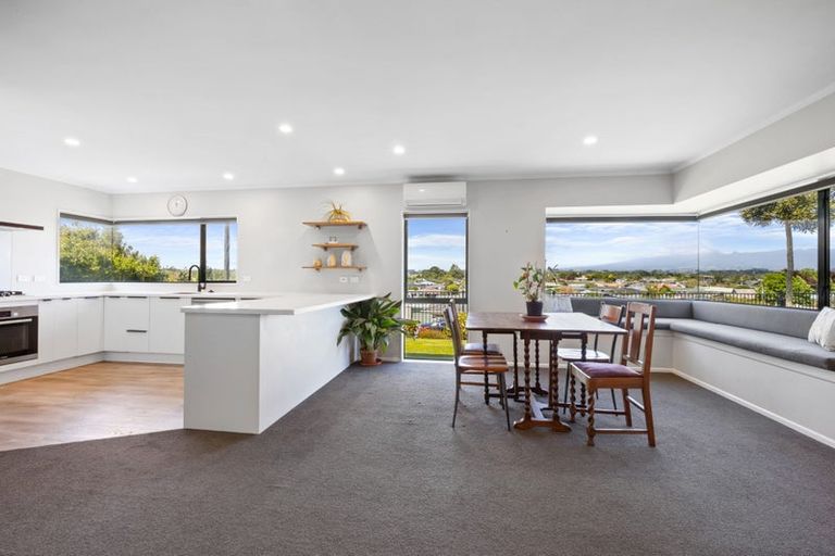 Photo of property in 9 Sandel Rise, Merrilands, New Plymouth, 4312