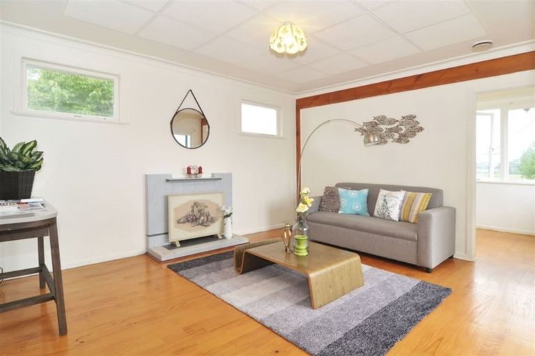 Photo of property in 50 Beaubank Road, Kelston, Auckland, 0602