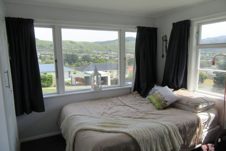 Photo of property in 91 Taylor Terrace, Tawa, Wellington, 5028