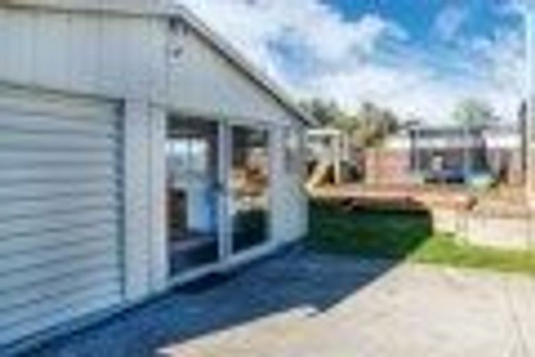 Photo of property in 41 Thornlow Street, Glendene, Auckland, 0602