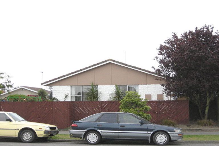 Photo of property in 1/84 Queenspark Drive, Parklands, Christchurch, 8083