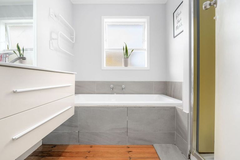 Photo of property in 4a Gibson Road, Dinsdale, Hamilton, 3204